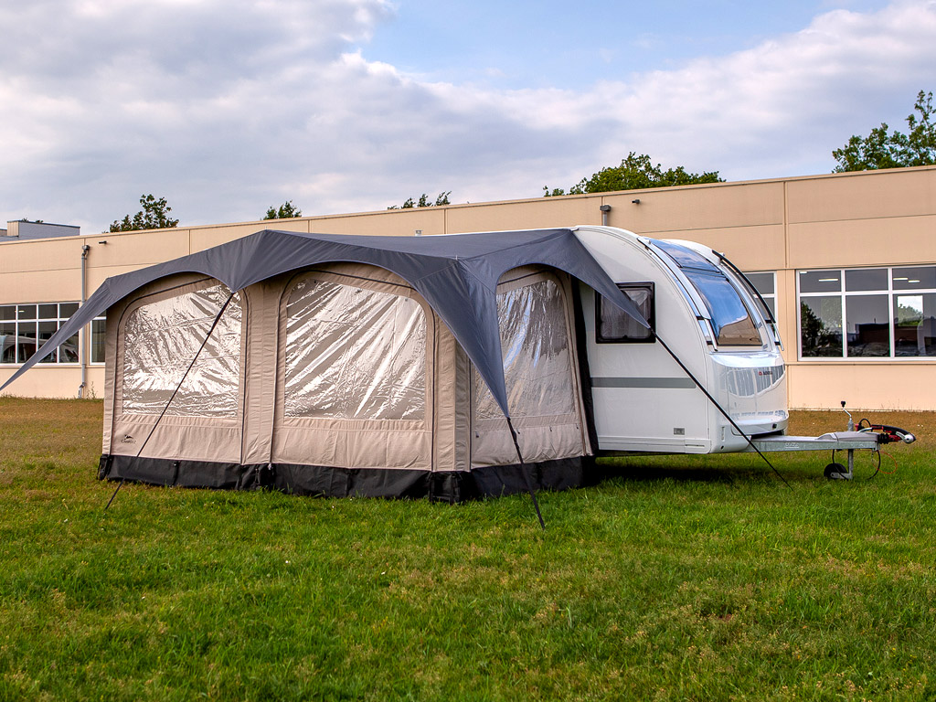 de Homy caravan voortent van Campooz