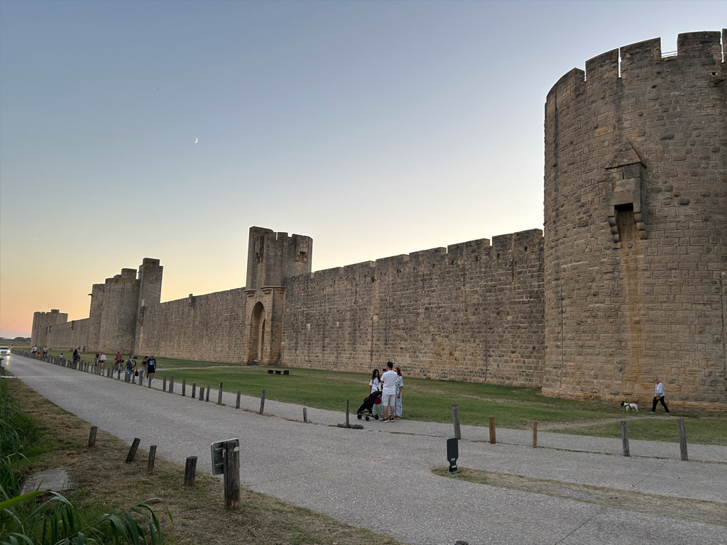 In Aigues-Mortes in Frankrijk voelt het of je terug in de tijd gaat.