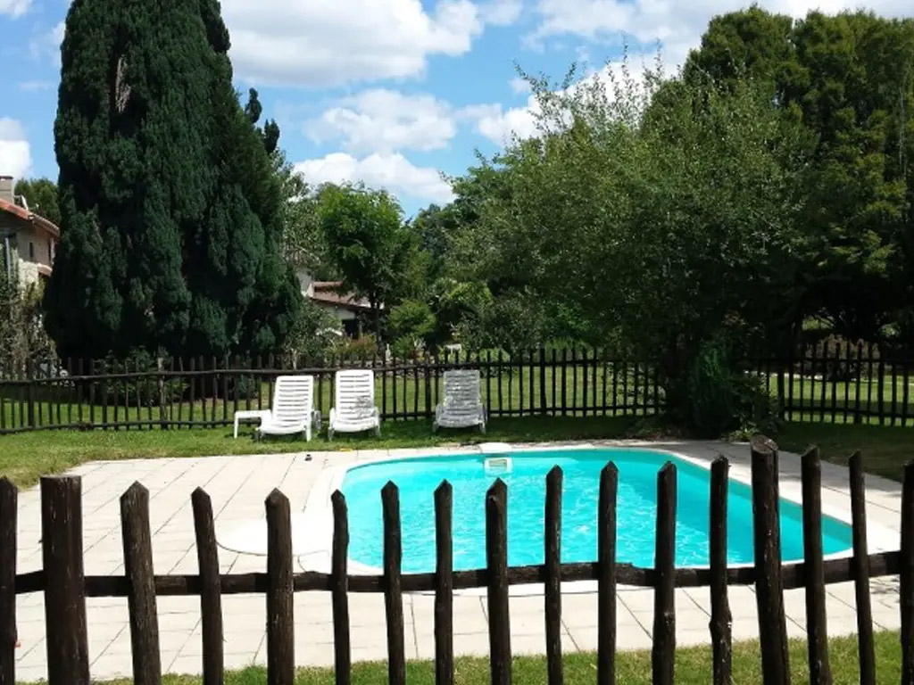 Groene Franse charmecamping op het platteland bij de Dordogne