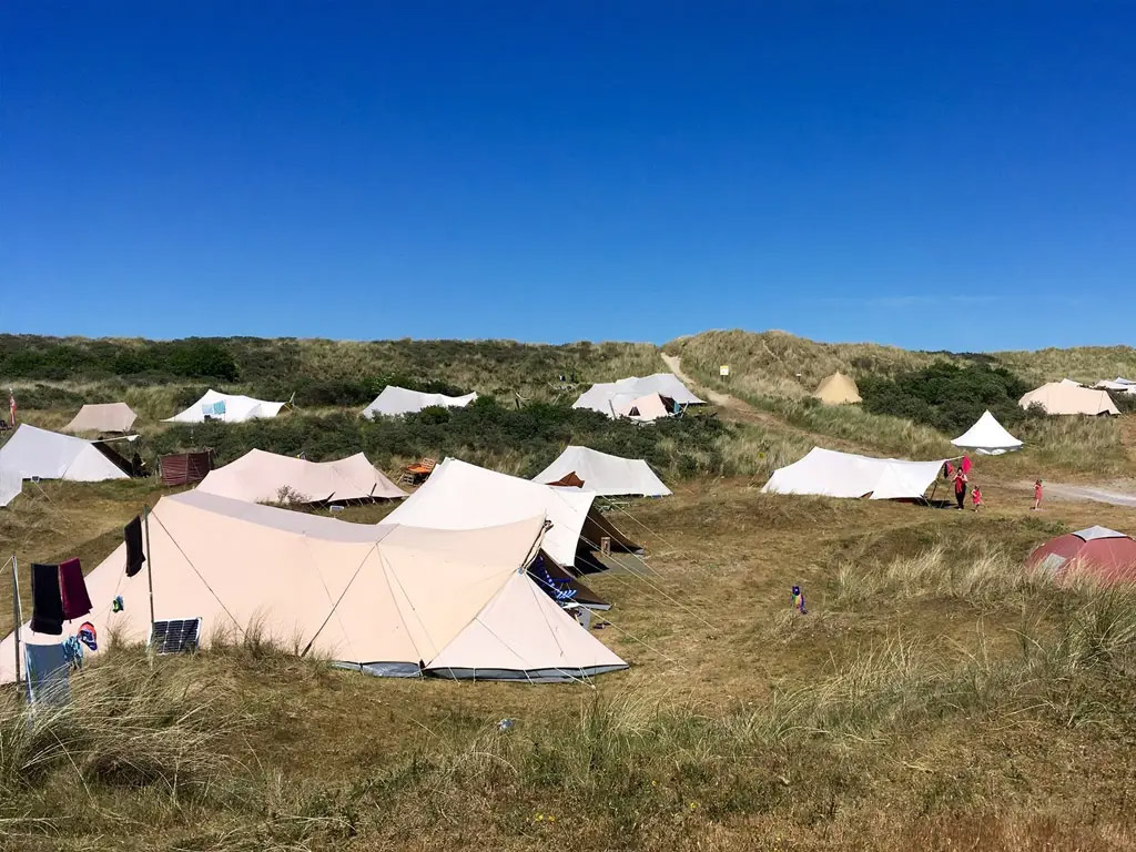 Wakker worden aan zee op deze camping met een prachtig uitzicht