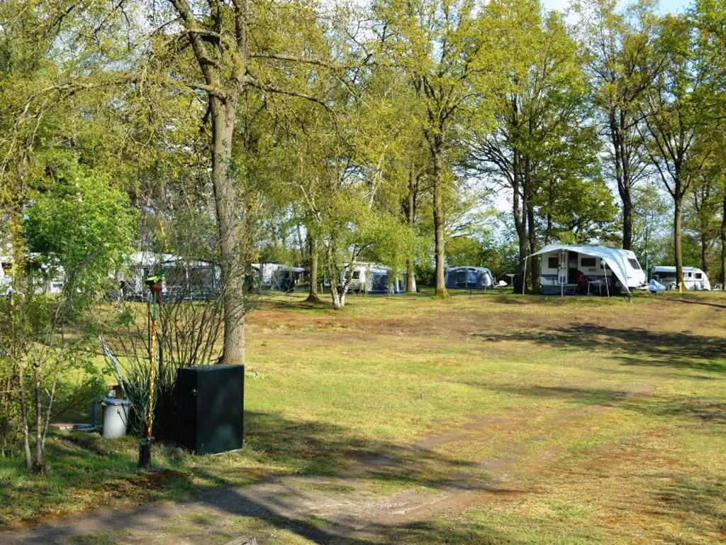 Kleine naturistencamping met buitenbad in Nederland