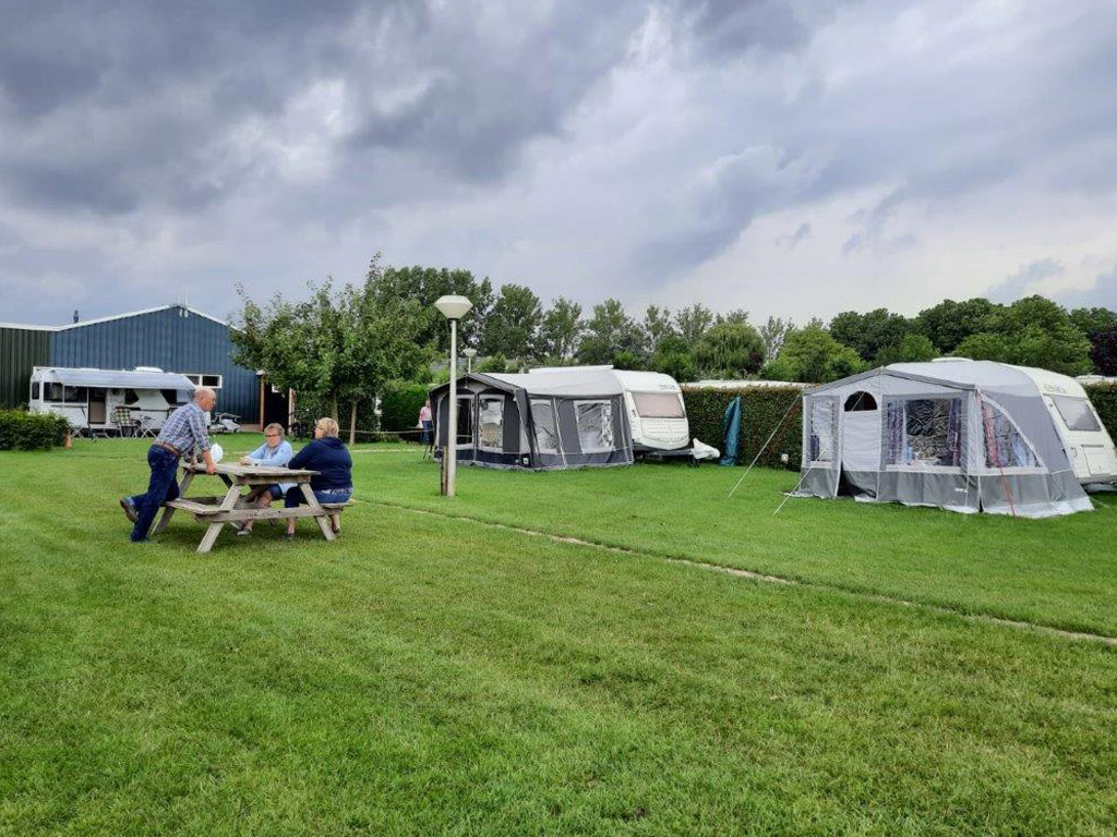 Camping De Vijverhof - Kamperen Op De Betuwe