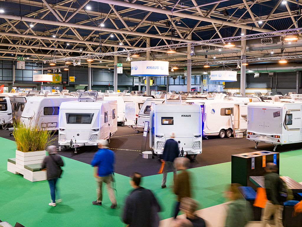 kampeer en caravan jaarbeurs 2024 op zoek naar een caravan